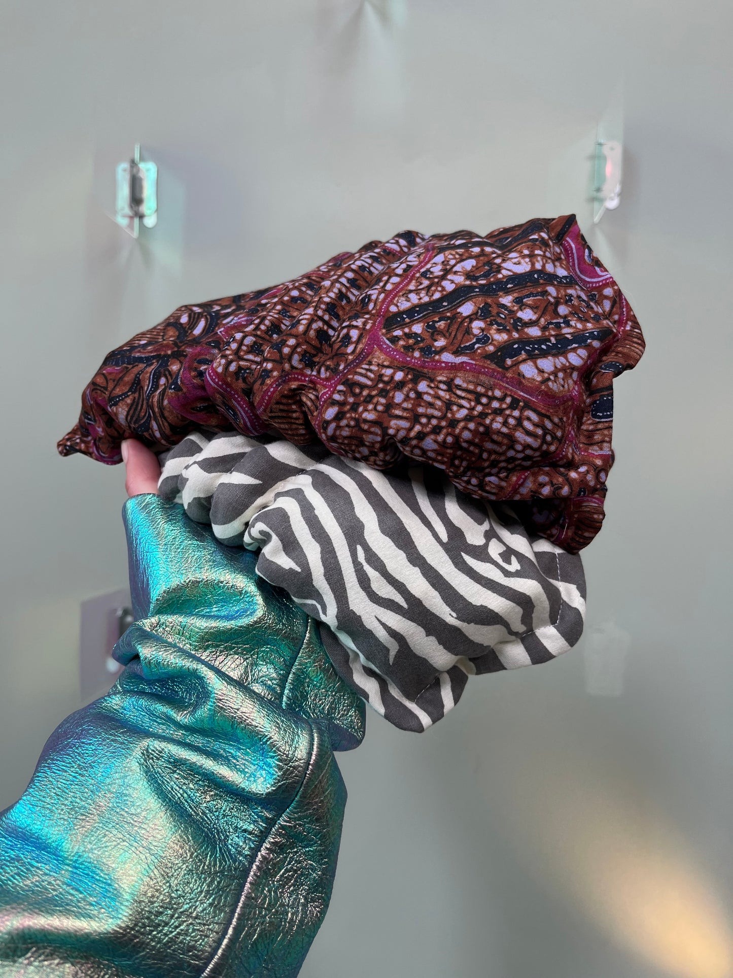 Zero left: Zebrafish (cotton) — Deep Pressure Therapy | Cooling Compression Shark