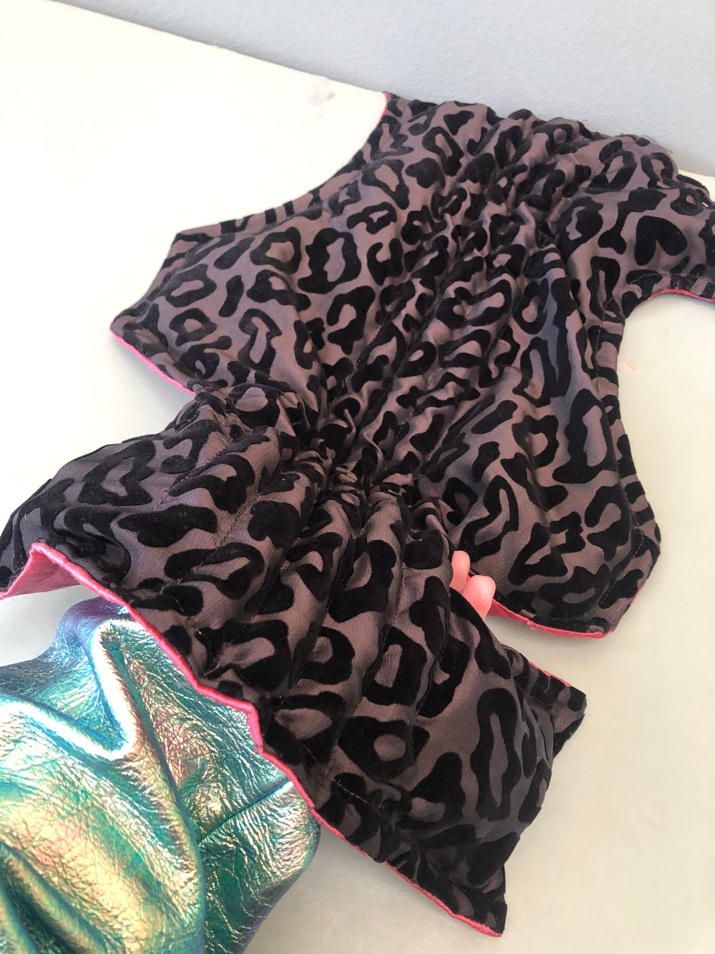 Zero left: Pink-bellied catfish (dupioni/velvet) — Deep Pressure Therapy | Cooling Compression Shark
