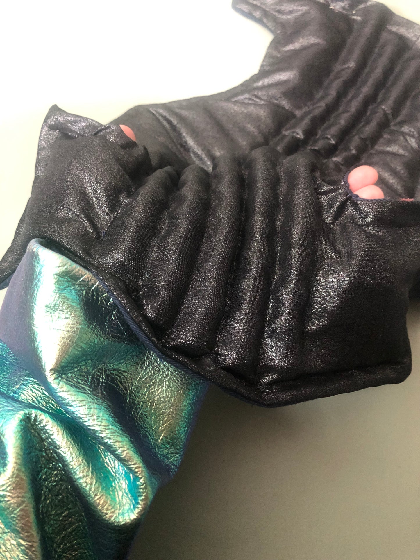 Zero left: Black abalone (cotton/nylon) — Deep Pressure Therapy | Cooling Compression Shark