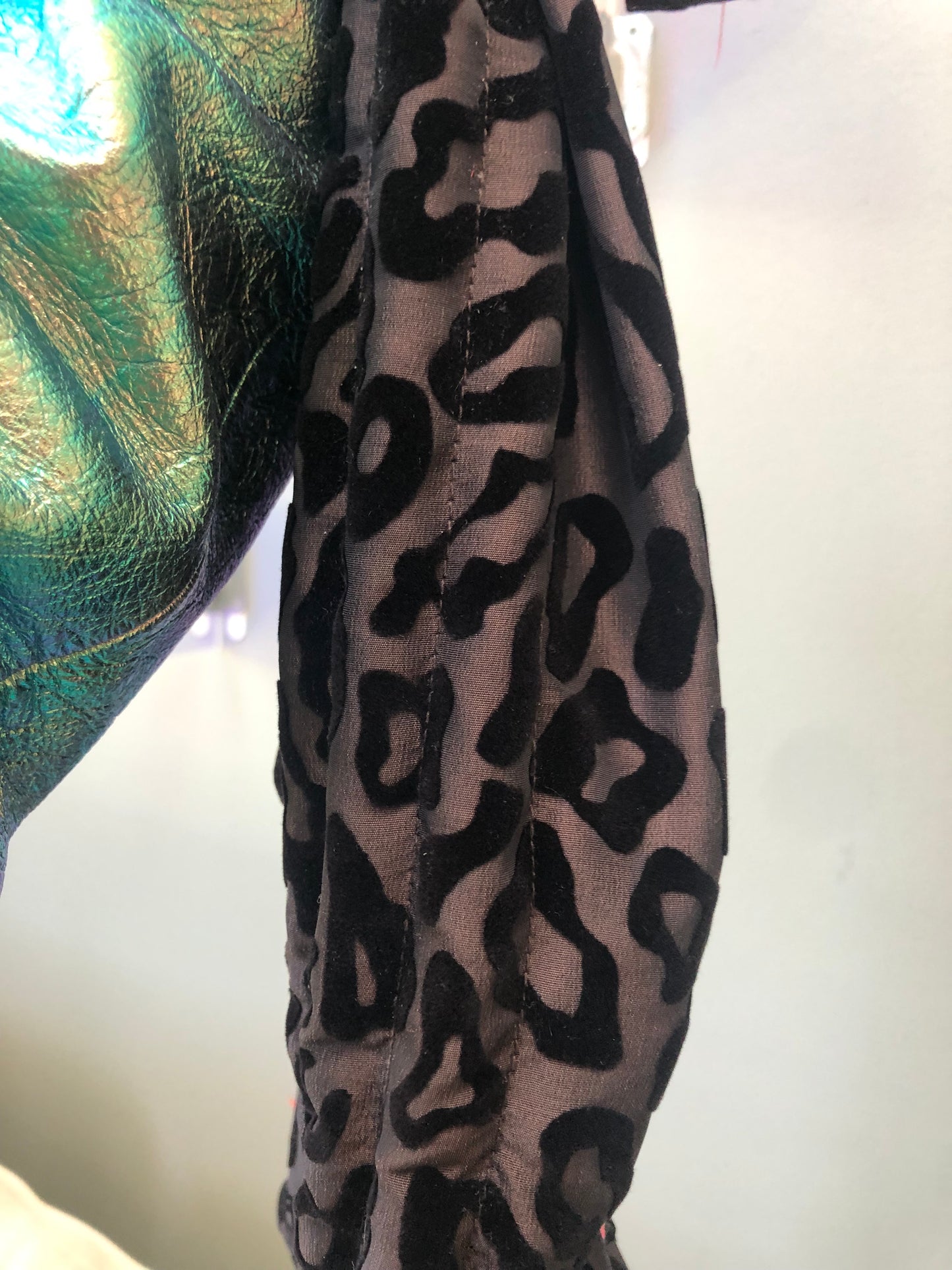 Zero left: Pink-bellied catfish (dupioni/velvet) — Deep Pressure Therapy | Cooling Compression Shark