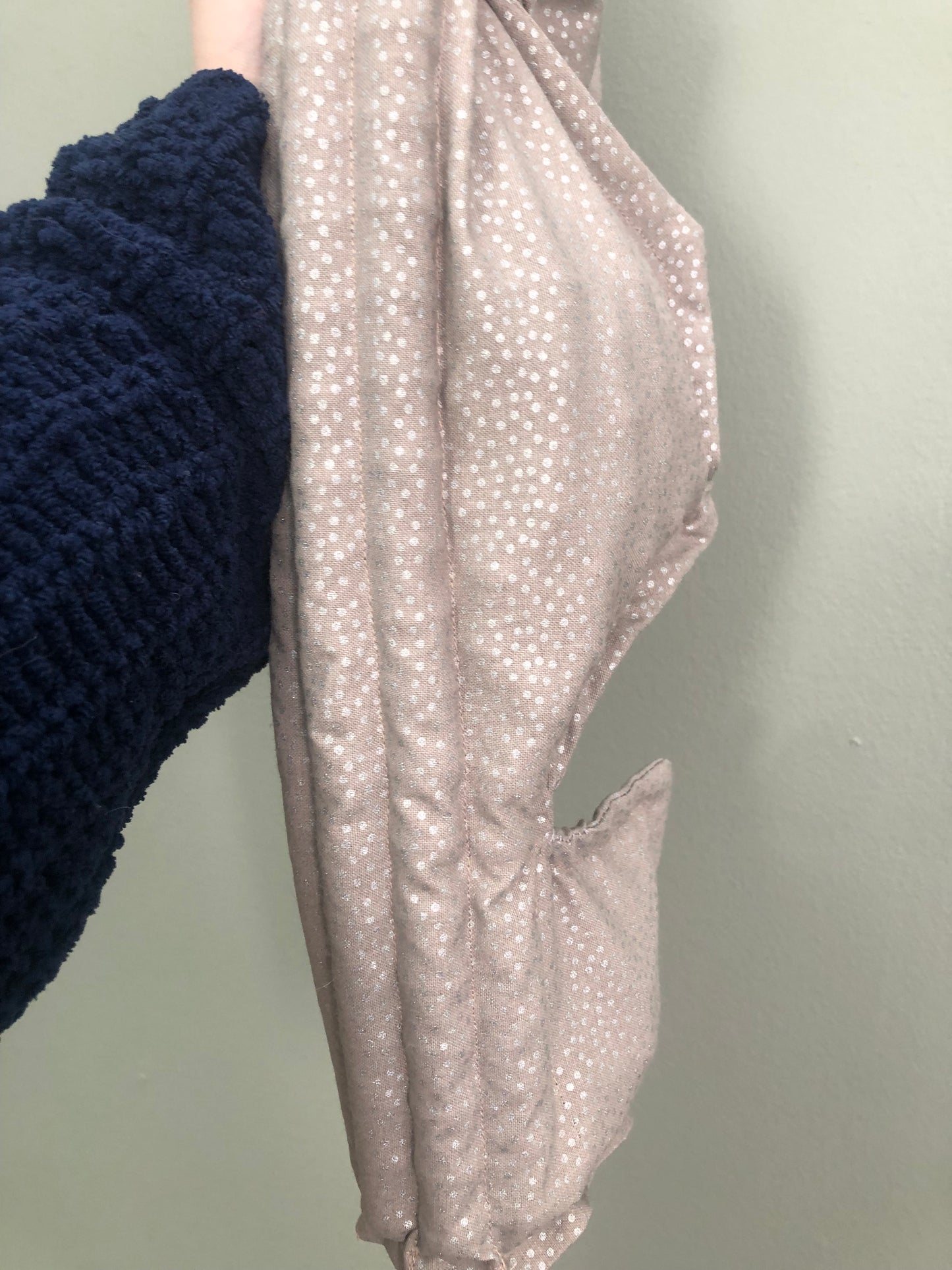 Zero: Beige Pebble (Metallic silver) — Deep Pressure Therapy | Cooling Compression Shark