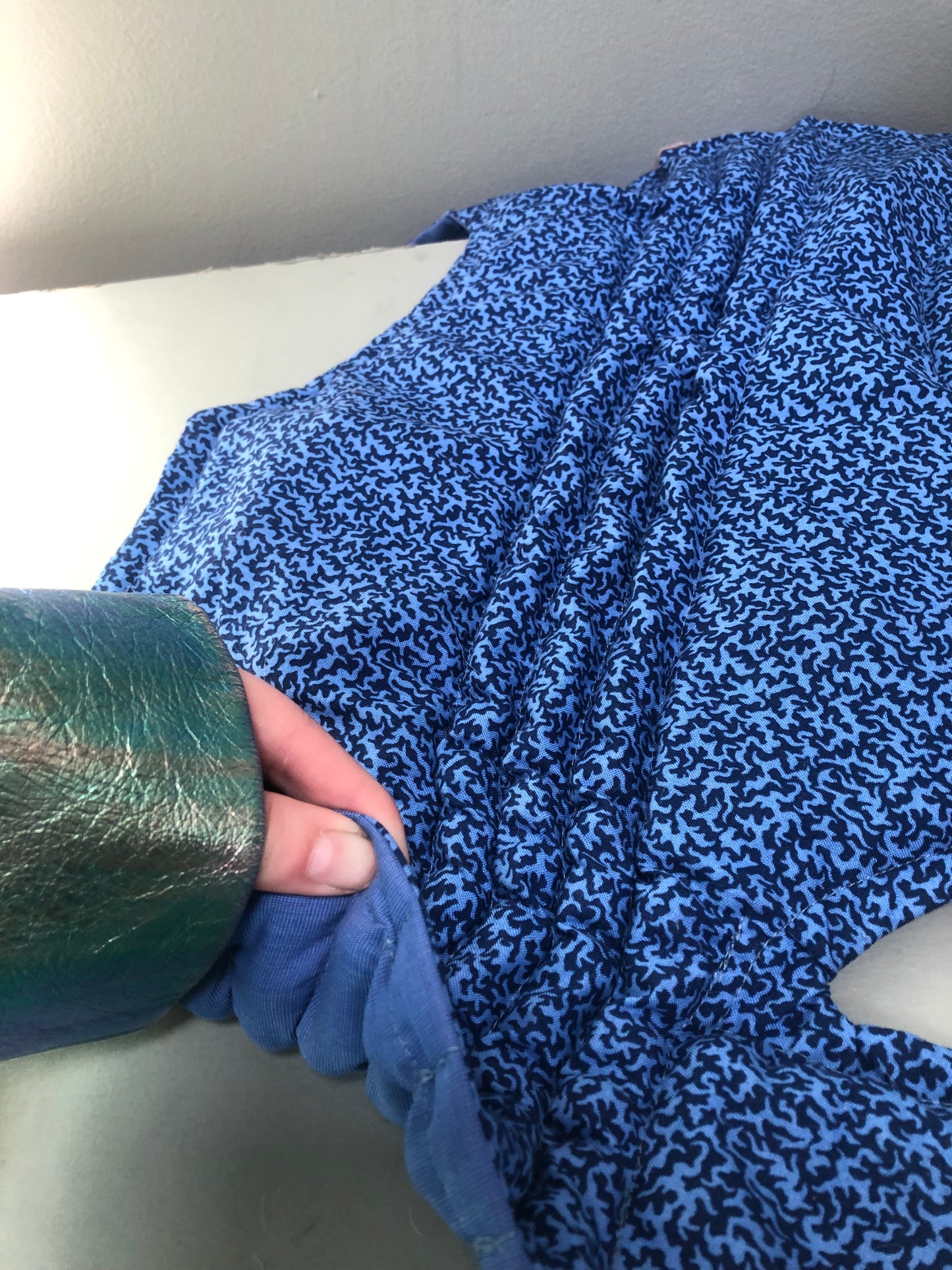 Zero left: Blanquillo (cotton) — Deep Pressure Therapy | Cooling Compression Shark