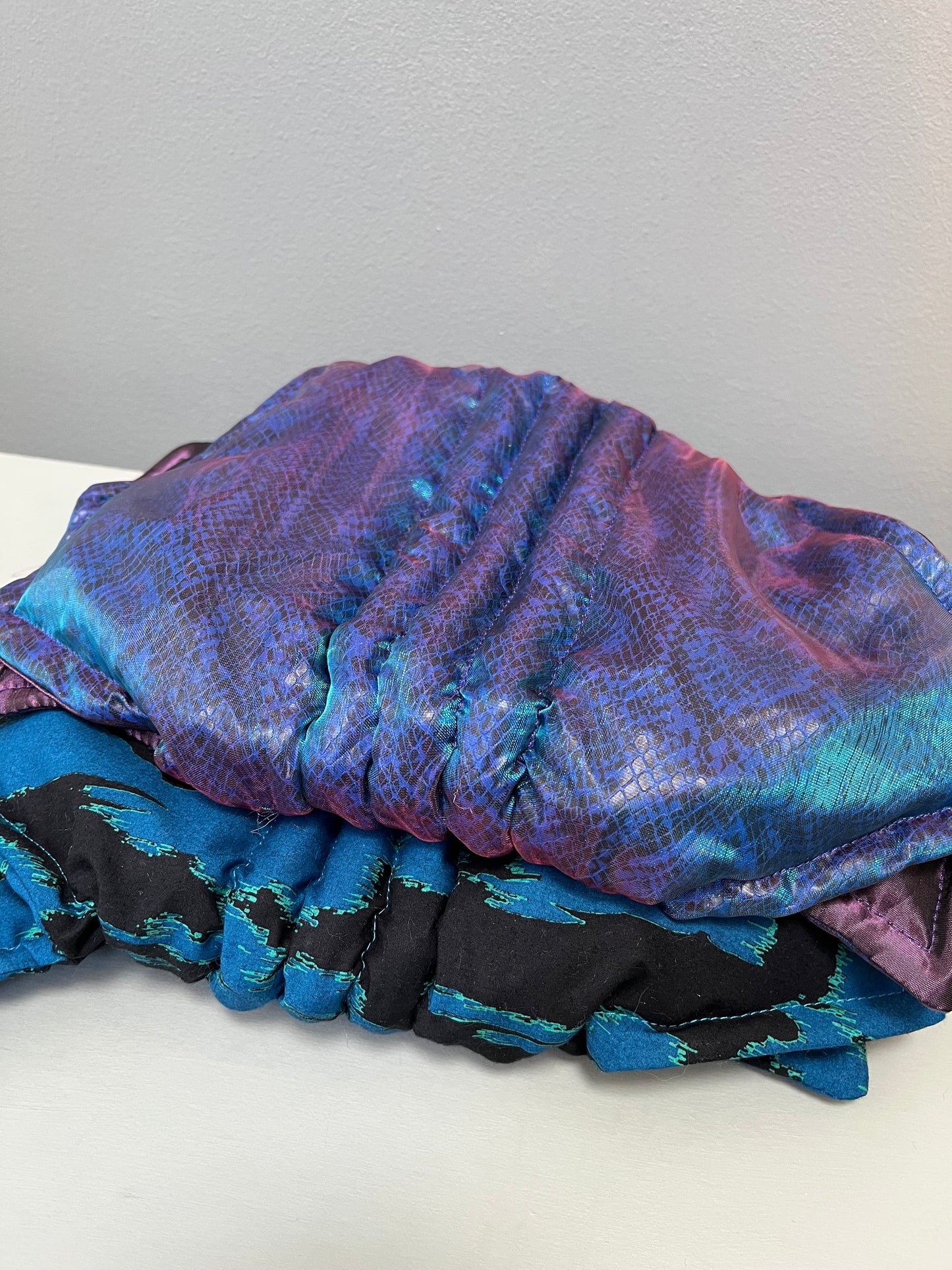 Zero left: Reptile skin (organza/nylon) — Deep Pressure Therapy | Cooling Compression Shark