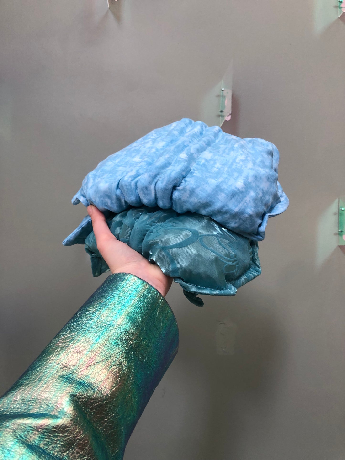 Zero left: Moonsnail (cotton) — Deep Pressure Therapy | Cooling Compression Shark