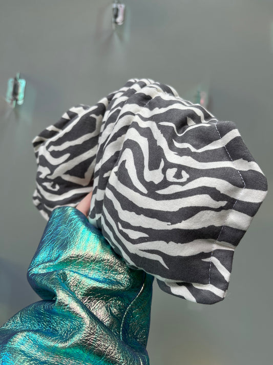 Zero left: Zebrafish (cotton) — Deep Pressure Therapy | Cooling Compression Shark