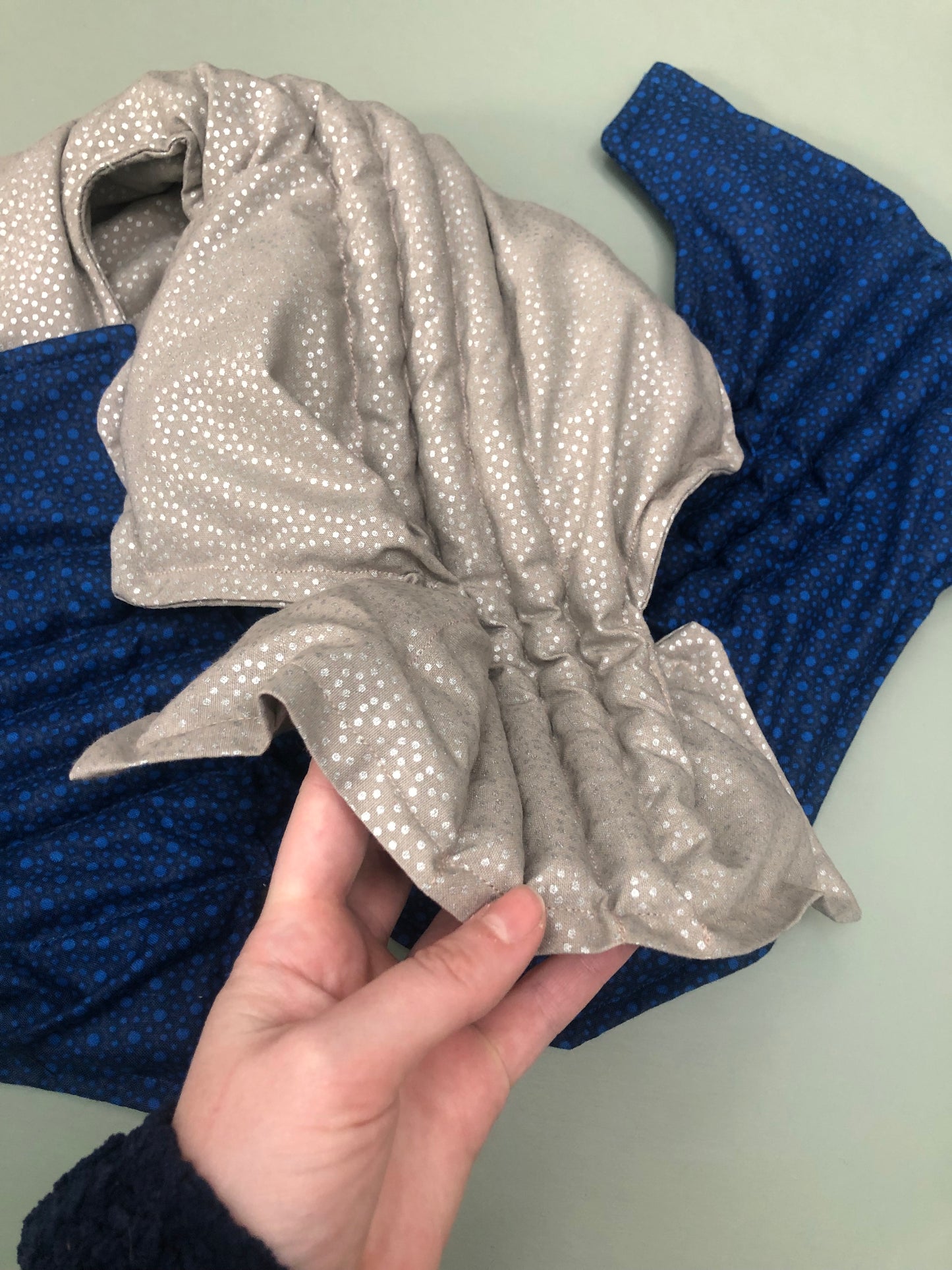 Zero: Beige Pebble (Metallic silver) — Deep Pressure Therapy | Cooling Compression Shark