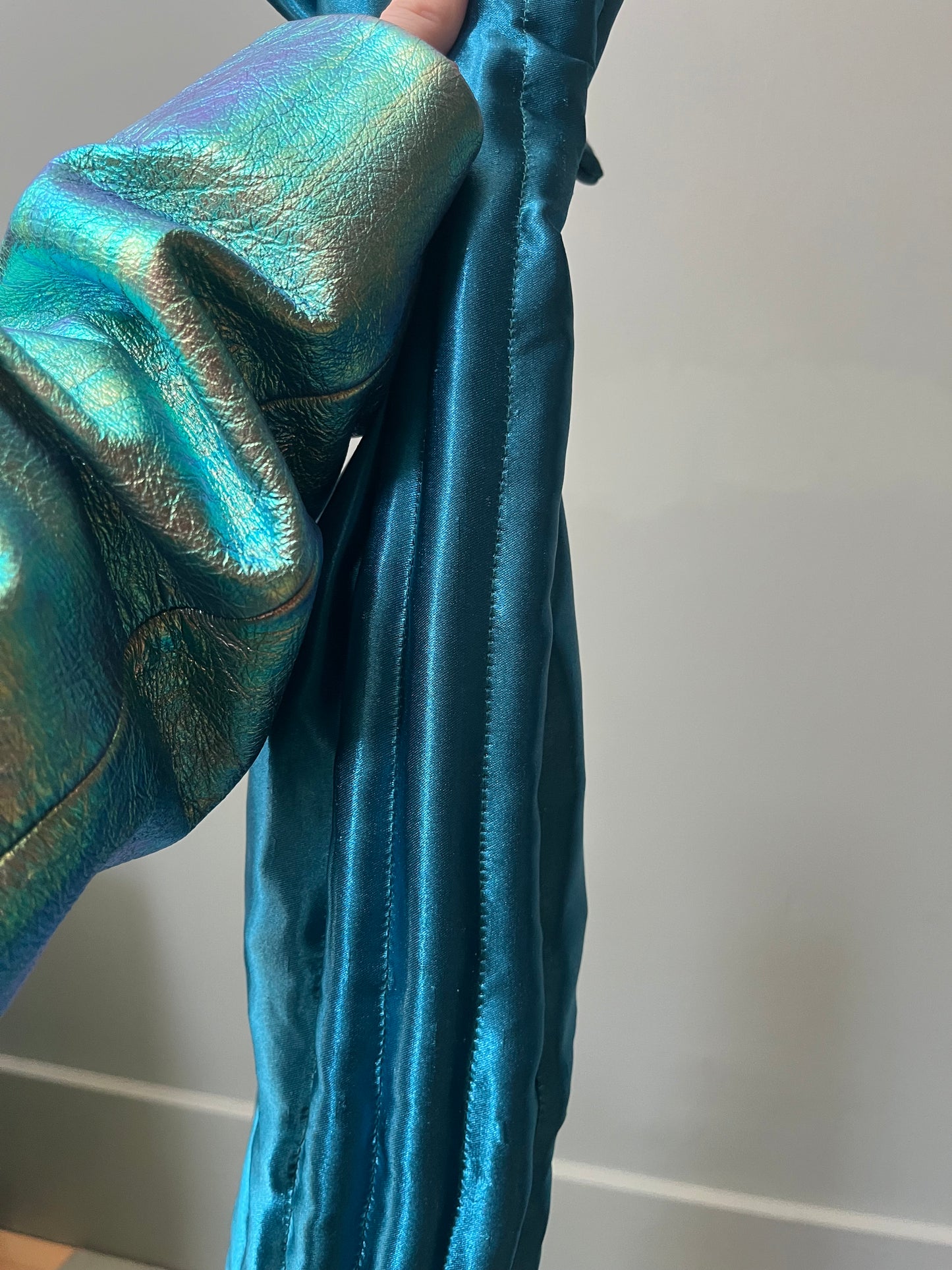 Zero left: Seakrait (silk taffeta/satin) — Deep Pressure Therapy | Cooling Compression Shark