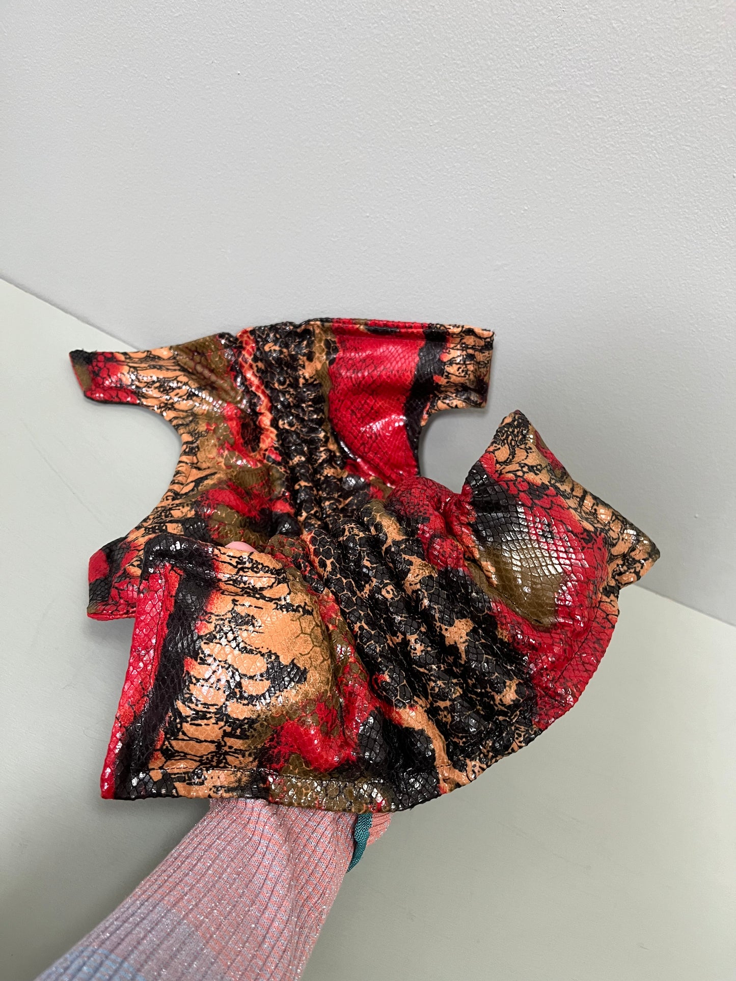 Zero left: Snakeskin (silk belly, poly/textured top)— Deep Pressure Therapy | Cooling Compression Shark