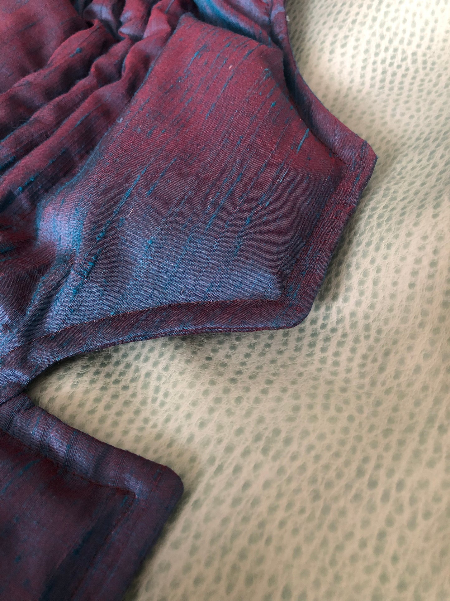 . Bogwitch (dupioni silk) — Deep Pressure Therapy | Cooling Compression Shark